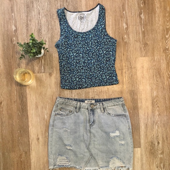 Floral Crop Top - Picture 2 of 3